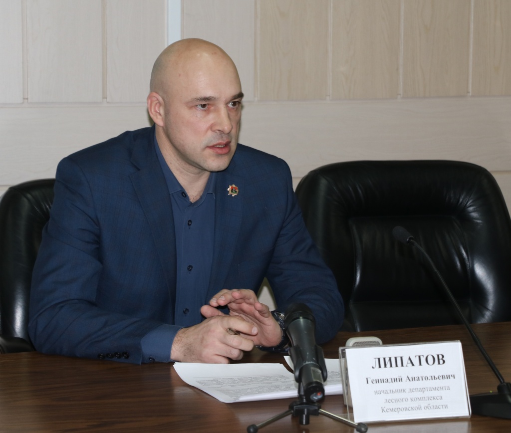 Gennadij-Lipatov-press-konf-Den-lesov-21-03-2017-2-1.jpg